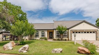 521 Lucy LN, Horseshoe Bay, TX 78657