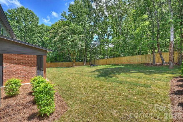 2409 Brandermill Place, Charlotte, NC 28226