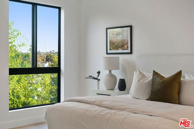 2915 Avenel Terrace, Los Angeles, CA 90039