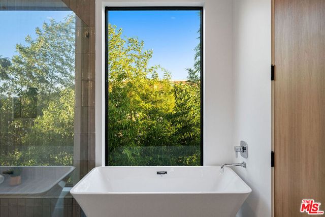 2915 Avenel Terrace, Los Angeles, CA 90039