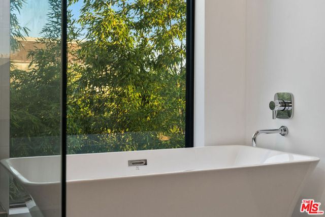 2915 Avenel Terrace, Los Angeles, CA 90039