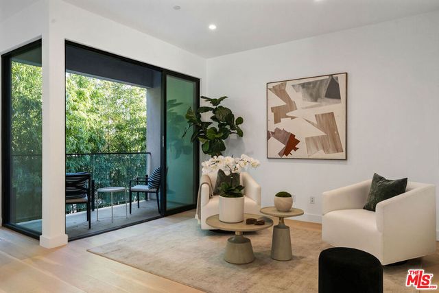 2915 Avenel Terrace, Los Angeles, CA 90039