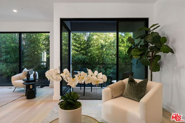 2915 Avenel Terrace, Los Angeles, CA 90039