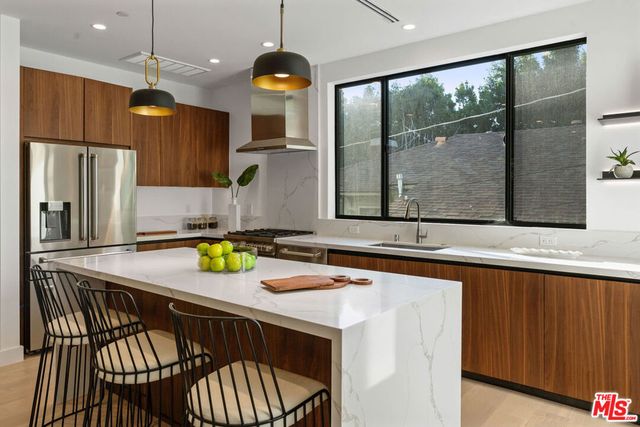 2915 Avenel Terrace, Los Angeles, CA 90039