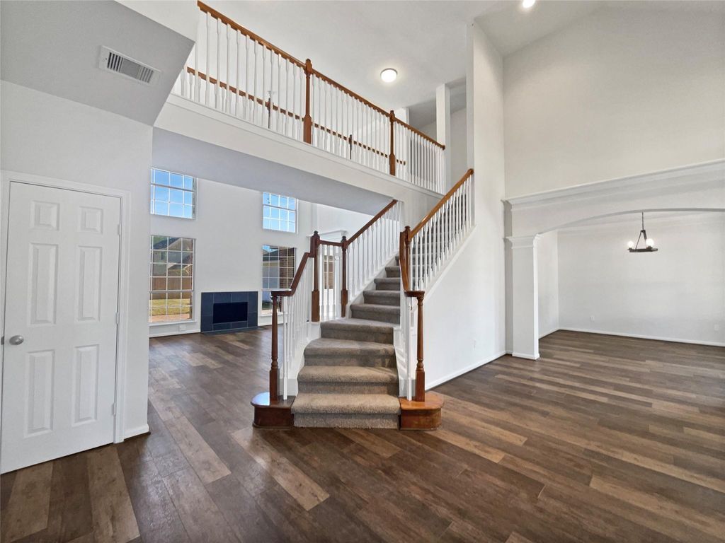 Image 11 of property listing at 6403 Canyon Park Drive, Katy, TX 77450