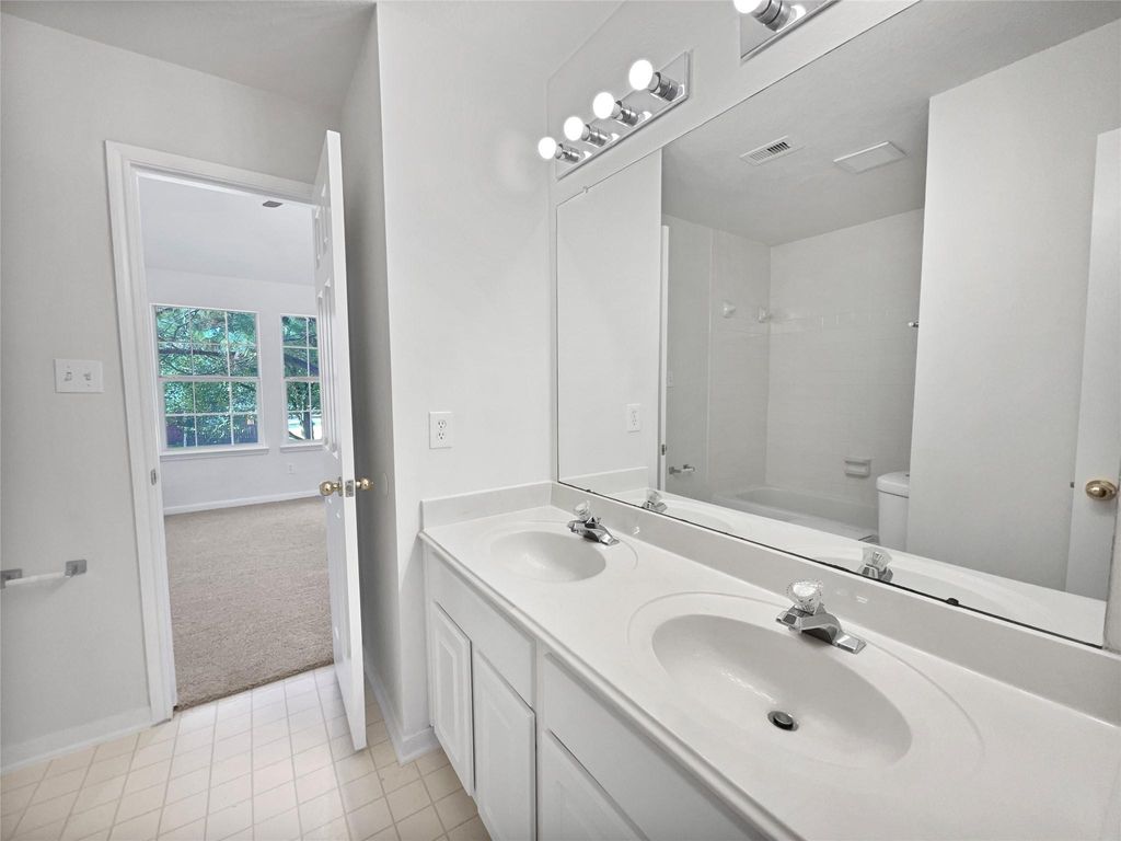 Image 6 of property listing at 6403 Canyon Park Drive, Katy, TX 77450