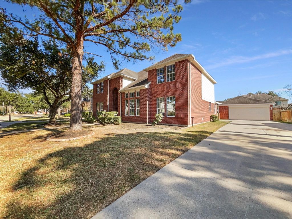 Image 7 of property listing at 6403 Canyon Park Drive, Katy, TX 77450