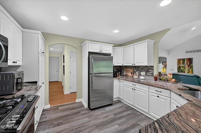 640 Weatherstone Road, Holland, OH 43528
