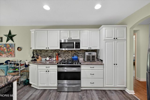 640 Weatherstone Road, Holland, OH 43528