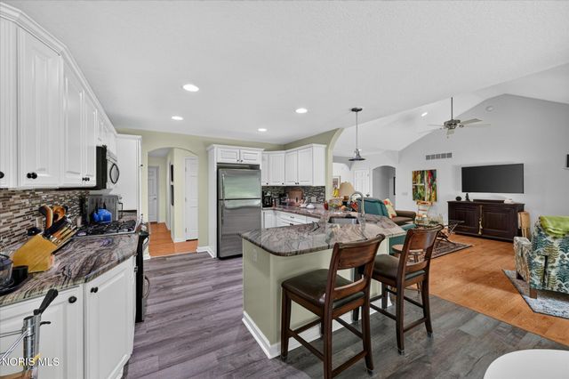 640 Weatherstone Road, Holland, OH 43528