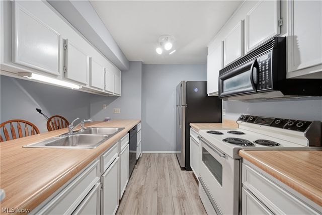 3949 Lake Run Boulevard, Stow, OH 44224