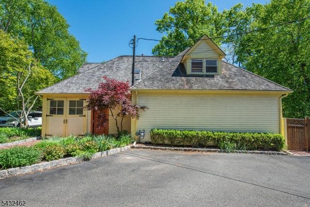 35 Colles Ave, Morristown Town, NJ 07960