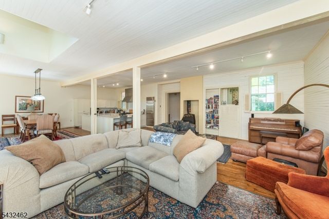 35 Colles Ave, Morristown Town, NJ 07960