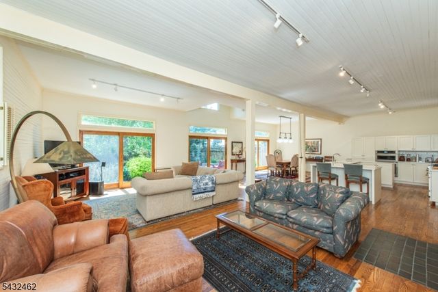 35 Colles Ave, Morristown Town, NJ 07960