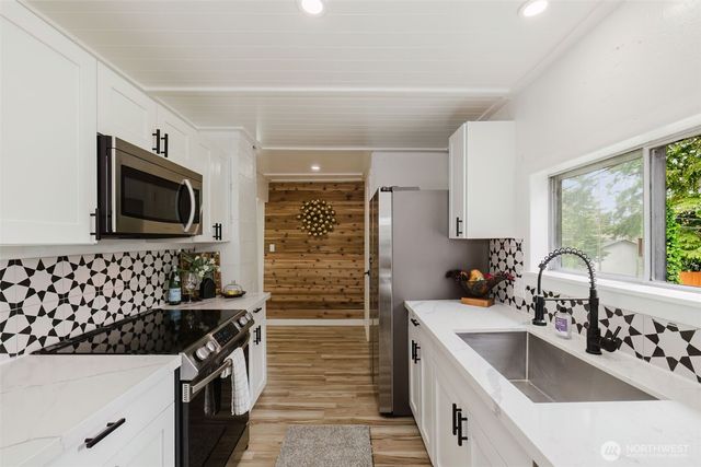 54 Sunnyhill Road W, Bremerton, WA 98312