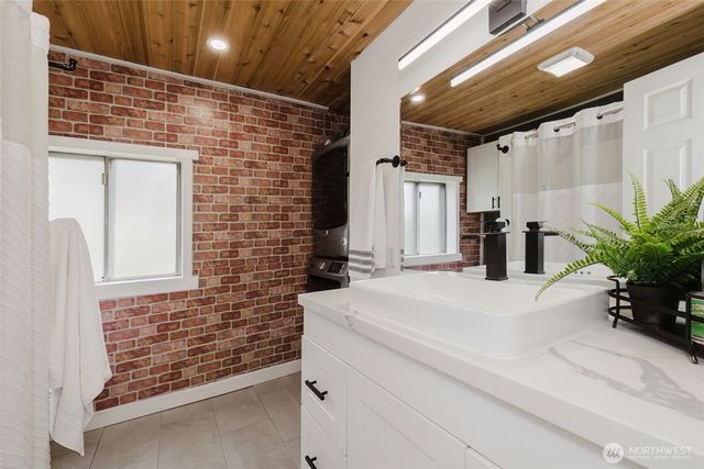 54 Sunnyhill Road W, Bremerton, WA 98312