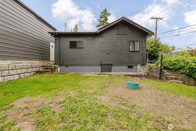 54 Sunnyhill Road W, Bremerton, WA 98312