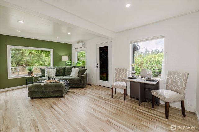 54 Sunnyhill Road W, Bremerton, WA 98312