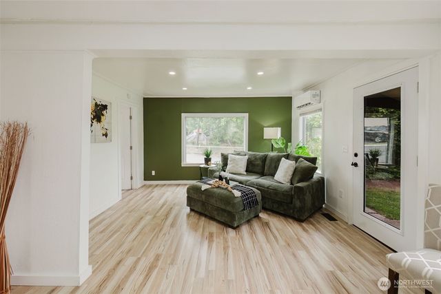 54 Sunnyhill Road W, Bremerton, WA 98312