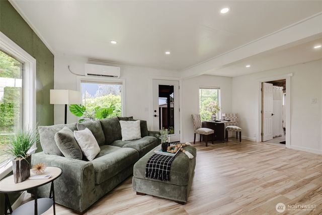 54 Sunnyhill Road W, Bremerton, WA 98312