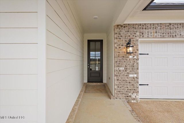 833 W Quitman Court, Nesbit, MS 38651