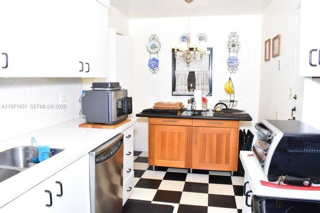 1300 Saint Charles Pl 617, Pembroke Pines, FL 33026