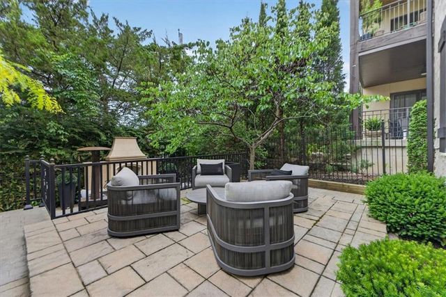 4627 Jarboe Street, Kansas City, MO 64112