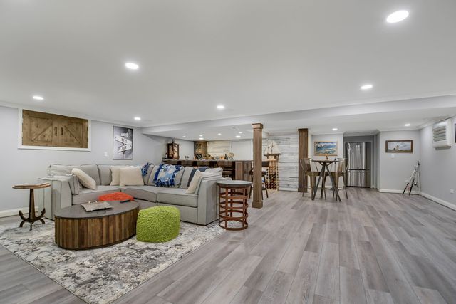 7826 W Golf Drive 7826, Palos Heights, IL 60463