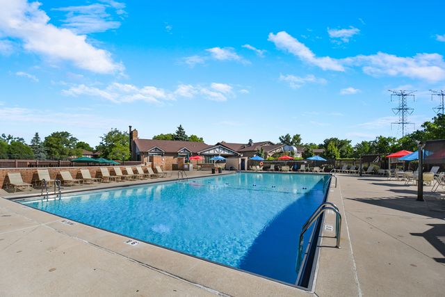 7826 W Golf Drive 7826, Palos Heights, IL 60463