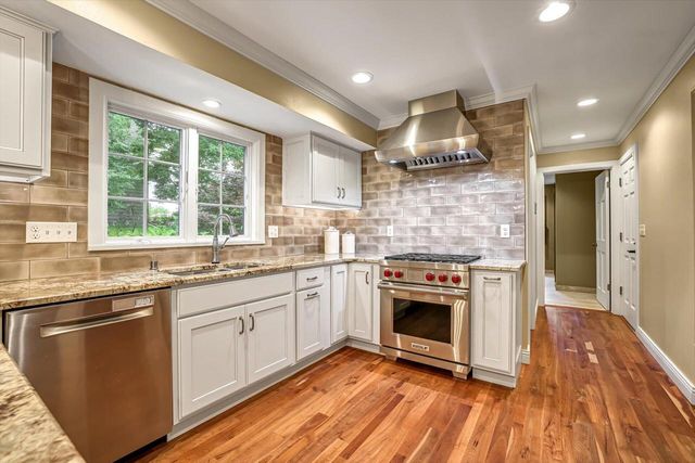 20455 Tennyson DRIVE, Brookfield, WI 53045