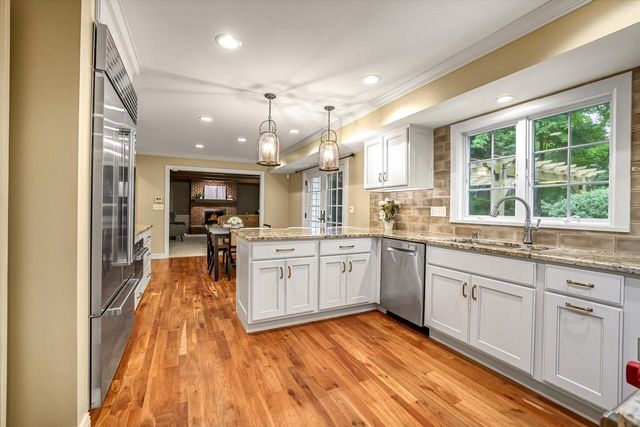 20455 Tennyson DRIVE, Brookfield, WI 53045