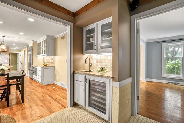20455 Tennyson DRIVE, Brookfield, WI 53045