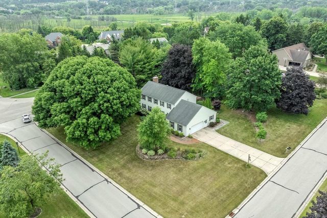 20455 Tennyson DRIVE, Brookfield, WI 53045