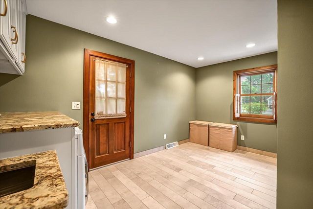 20455 Tennyson DRIVE, Brookfield, WI 53045