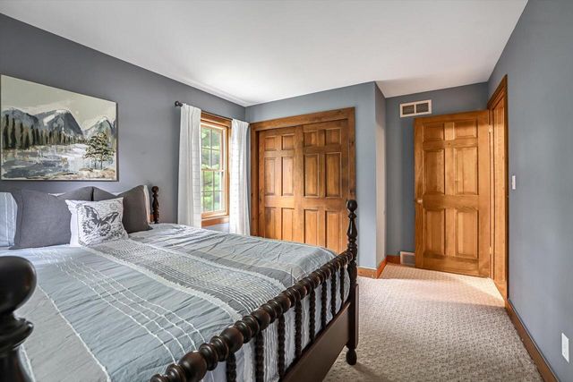 20455 Tennyson DRIVE, Brookfield, WI 53045