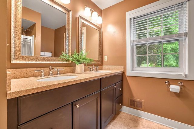 20455 Tennyson DRIVE, Brookfield, WI 53045