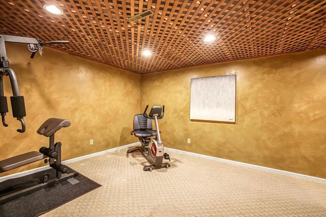 20455 Tennyson DRIVE, Brookfield, WI 53045