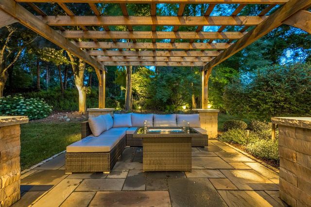 20455 Tennyson DRIVE, Brookfield, WI 53045