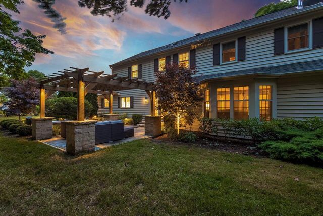 20455 Tennyson DRIVE, Brookfield, WI 53045
