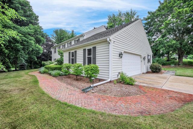 20455 Tennyson DRIVE, Brookfield, WI 53045