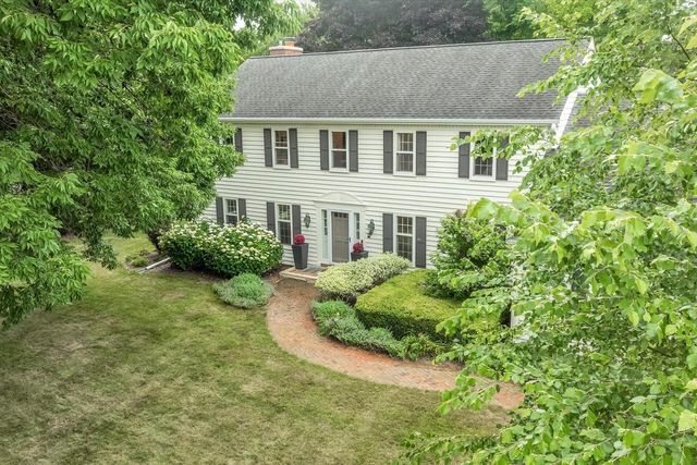 20455 Tennyson DRIVE, Brookfield, WI 53045