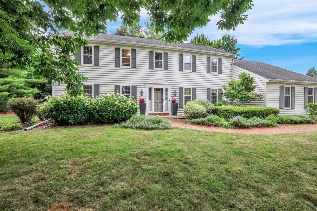 20455 Tennyson DRIVE, Brookfield, WI 53045