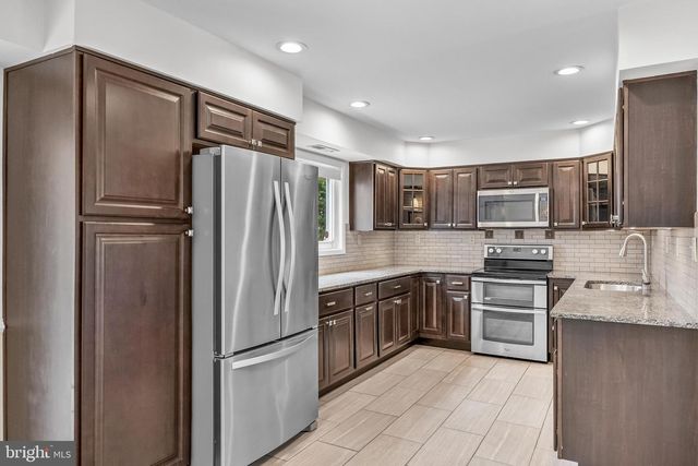 10 GLENWOOD DR, Lindenwold, NJ 08021