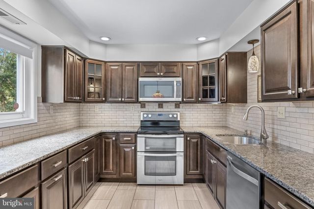 10 GLENWOOD DR, Lindenwold, NJ 08021