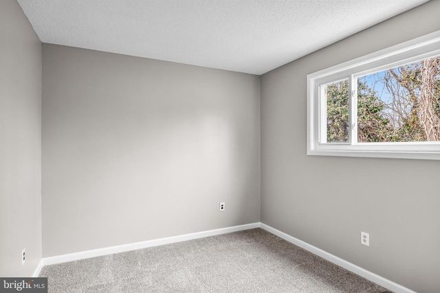 10 GLENWOOD DR, Lindenwold, NJ 08021
