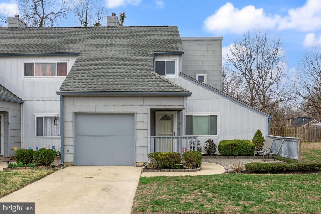 10 GLENWOOD DR, Lindenwold, NJ 08021