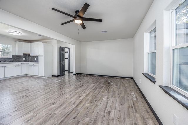 1108 18th Street N, Nederland, TX 77627