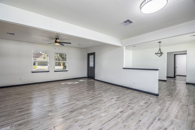 1108 18th Street N, Nederland, TX 77627