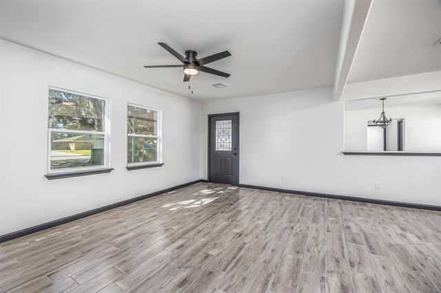 1108 18th Street N, Nederland, TX 77627