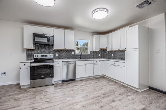 1108 18th Street N, Nederland, TX 77627